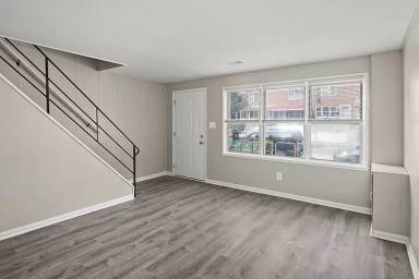 Main picture of 2446 Harriet Ave