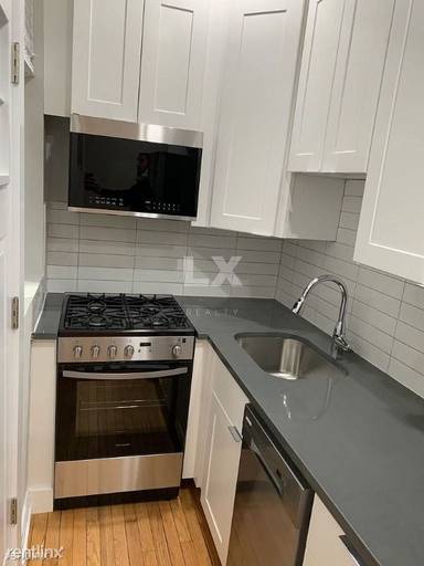 Main picture of 713 W Barry Ave