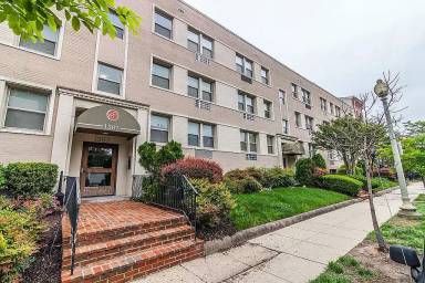 Main picture of 1367 K St SE