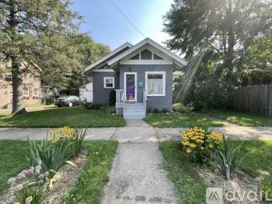 Main picture of 603 Summit Ave
