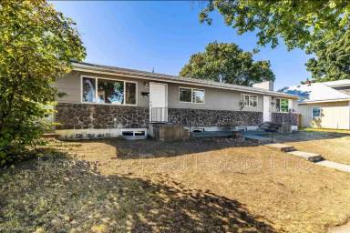 Main picture of 704 E Bridgeport Ave