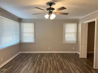 Main picture of 1943 Northbrook Ave