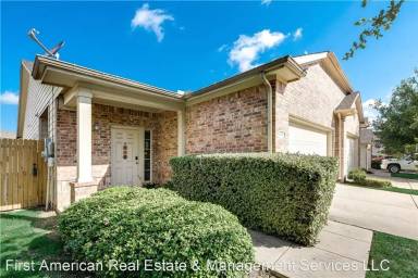 Main picture of 1237 Grand Central Pkwy