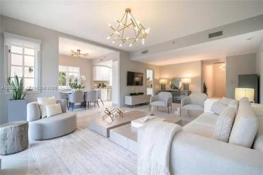 Main picture of 19211 Fisher Island Dr