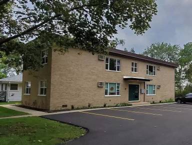 Main picture of 420 S Lake St