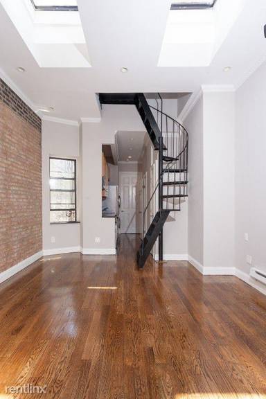 Main picture of 210 E 25th St
