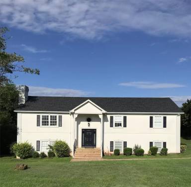 Main picture of 105 Snooty Fox Rd