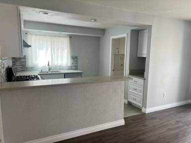 Main picture of 631 N Kinsella Ave