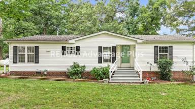 Main picture of 305 McLean St