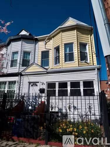 Main picture of 469 E 185th St