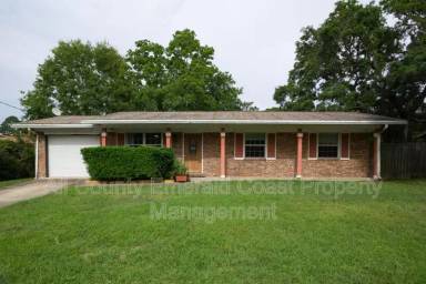 Main picture of 6 Shady Oaks Ln