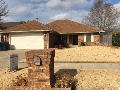 Main picture of 1213 SW 132nd Pl