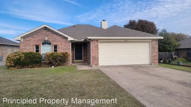 Main picture of 604 Honeysuckle Dr