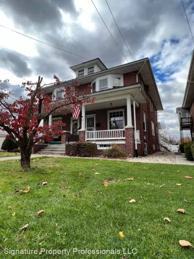 Main picture of 902 Main St