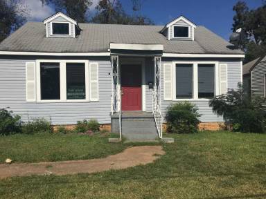 Main picture of 2417 Broadway Dr