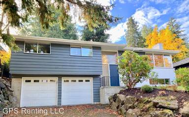 Main picture of 841 NE 103rd St