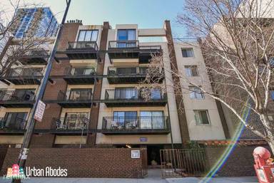 Main picture of 1220 N La Salle Dr