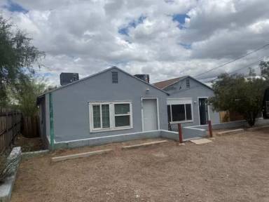 Main picture of 210 W Blacklidge Dr