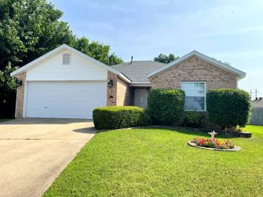 Main picture of 901 SW Hopi Cir