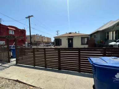 Main picture of 444 E 91st St