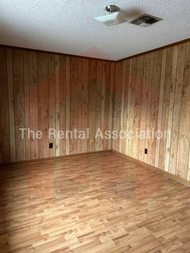 Main picture of 321 Clarice St