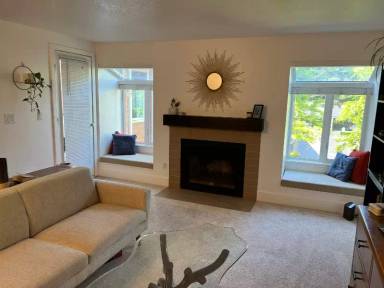 Main picture of 7274 W Lake Sammamish Pkwy NE