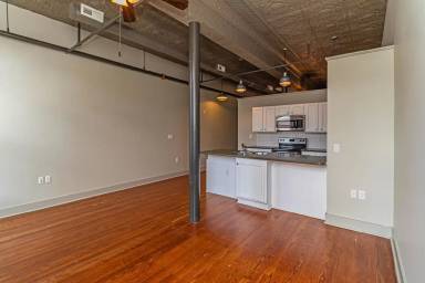 Main picture of 215 Nash St E