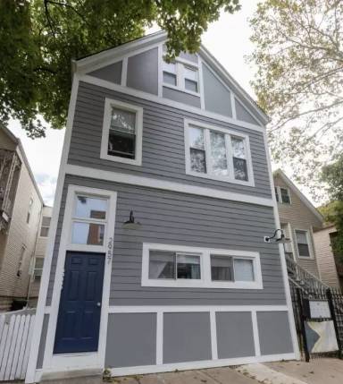 Main picture of 2957 N Avers Ave