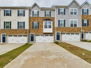 Main picture of 9934 Oaklawn Blvd NW