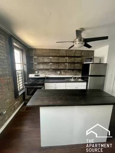 Main picture of 1952 W 22nd Pl