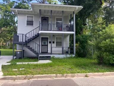 Main picture of 1363 W 24th St