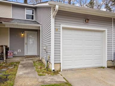 Main picture of 4 S Onsville Pl