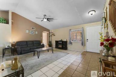 Main picture of 2326 E Folley St