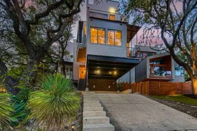 Main picture of 2612 Carnarvon Ln