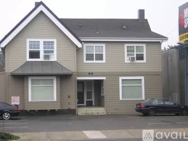 Main picture of 260 W 6th Ave