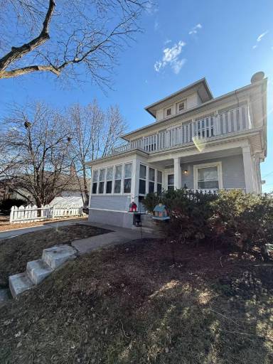 Main picture of 1625-1627 Michigan Ave Apartments