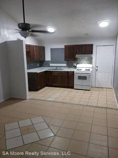 Main picture of 2643 N Haskell Dr