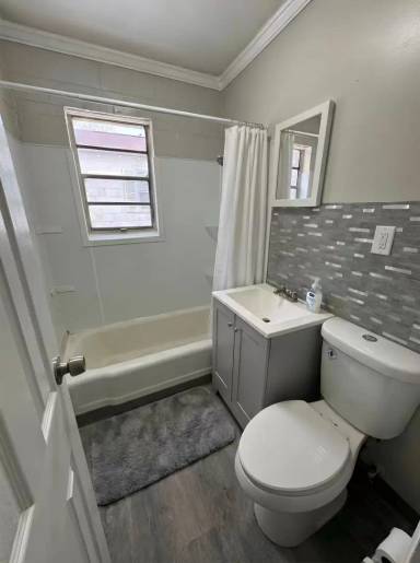 Main picture of 303 Hay St