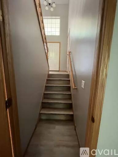 Main picture of 490 Meadow Ln