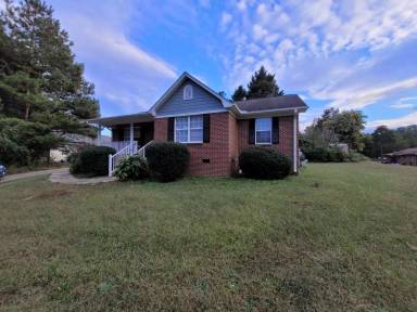 Main picture of 272 Faye Kight Cir