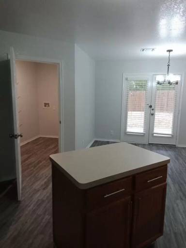 Main picture of 207 Hallie Cv