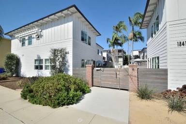 Main picture of 1335 Manhattan Beach Blvd