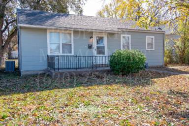 Main picture of 707 W 1st St