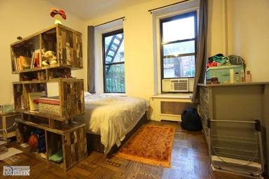 Main picture of 107 E 88th St