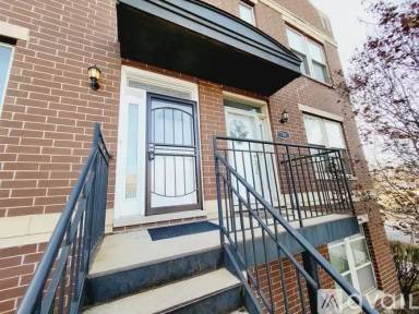 Main picture of 736 S Kedzie Ave
