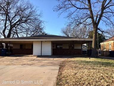 Main picture of 824 NE 26th St