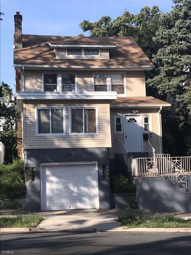 Main picture of 837 Lyons Ave