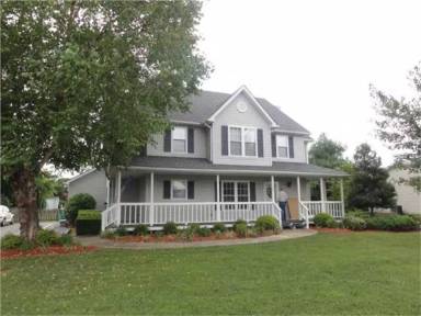 Main picture of 100 Lamplighter Dr