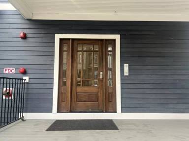 Main picture of 360 Meridian St