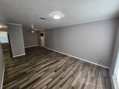 Main picture of 403 E 8th St